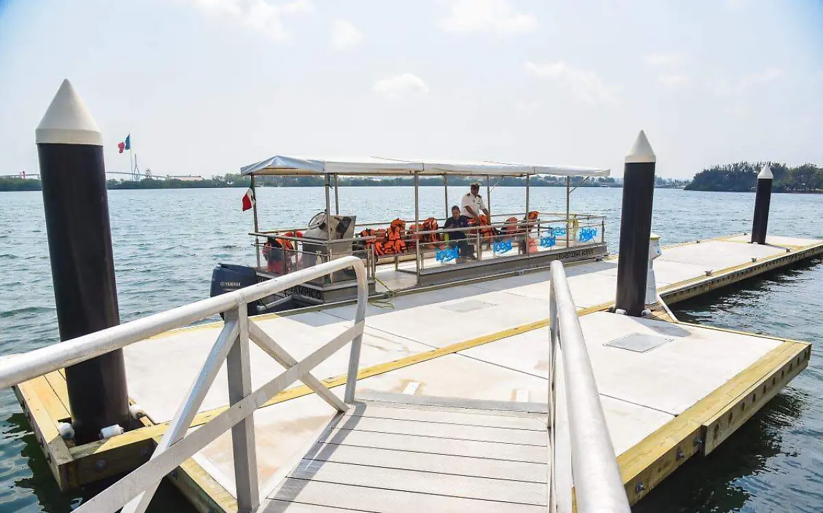 Inauguran en Tampico muelle flotante 